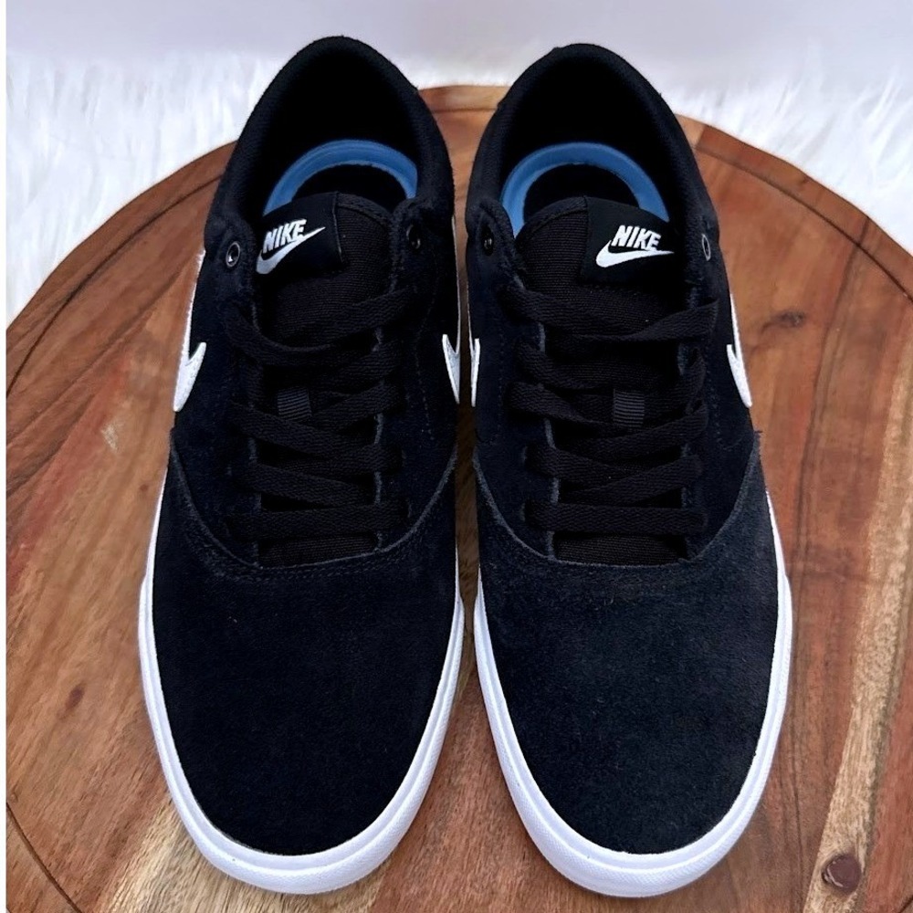 Nike SB Charge Solarsoft Black White Suede Low Top Sneakers IM4399-001 Womens 10 - Picture 2 of 10